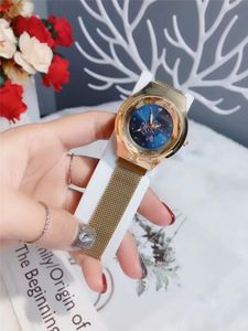 Moda Brand Wrist Watch Women Girl Girl Rose Flower Style Metal Steel Band Magnetic Buckle Luxury With Logo Quartz Clock Di09