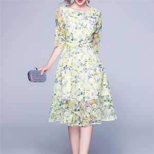 Sommarbroderi Lace Dress Fashion Vintage Floral Hollow Out Luxury European Women Evening Party Dresses 210603