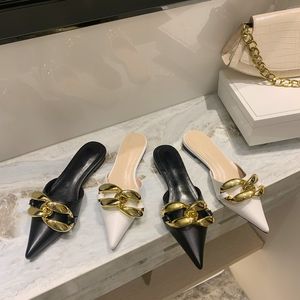 Cadeia de metal apontou meia chinelos feminino novo europeu e americano branco sapatos lisos Baotou