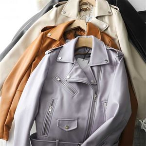 FMFSSOM Frühling Herbst Frauen Reißverschlüsse V-ausschnitt Kunstleder Jacke Minimalistischen Neutralen Stil Braun Motorrad Jacke PU Streetwear 211112