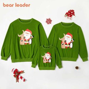 Bear Leader Christmas Cartoon Family Matching Outfits Fashion Girls Boys Casual T-shirts Dad Mommy Baby Gullig Kläder 210708