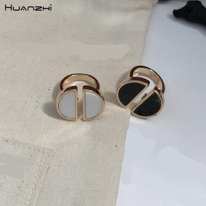 Cluster Rings HUANZHI Semicircle Geometric Acrylic Open Simple Metal Alloy Black White Office Finger For Women Jewelry Gifts