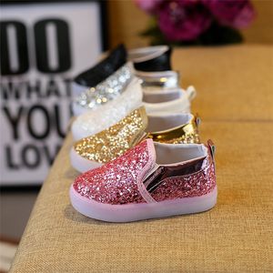 Baby Shoes Kids Sneakers New Children Slides Sapatos Coreanos de lantejoulas lideradas Luzes brilhantes para crianças unissex calçados casuais calçados de moda