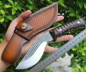 1 st toppkvalitet fasta bladkniv 9Cr18mov satinblad Full Tang Red Sandelträ Handtag Överlevnad Taktiska knivar med lädermantel