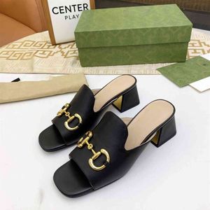 Moda Erkekler Kadınlar Scuffs Skarpes Terlik Chaussures Lady Brouche Rahat Ayakkabılar Moccasins Deri Scarpe Sepetleri Dökün Femmes Ayakkabı Loafer Katır