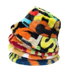 Женщины зимняя шапка открытый многоцветный радуга из искусственного меха буква шаблон шаблон шляпы мягкие теплые Gorros Mujer