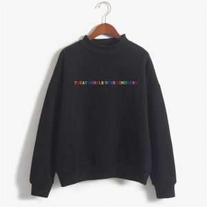 Hoodie Fleece Turtleneck Sweatshirt Casual harajuku rolig behandla människor med vänlighet tpk vänner kläder 210728