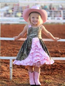 かわいい短いピンクの迷彩花の女の子のドレスのための素朴な結婚披露宴のティアリングスカートの膝の長さの小さな女の子幼児子供の幼児子供