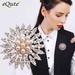 Brosch Kvinnors Classic Pearl Suit Scarf Spänne Koreansk Elegant Coat Pin Smycken