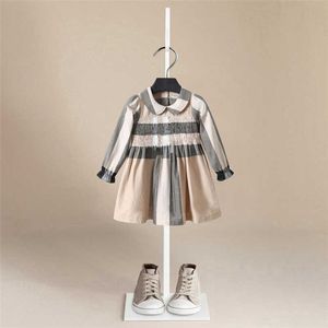 Kids Designer Klänningar För Flickor Långärmad Baby Tjej Plaid Klänning Bebe Barn Prinsessan Toddler Girl Party Clothes Christmas Dress Q0716