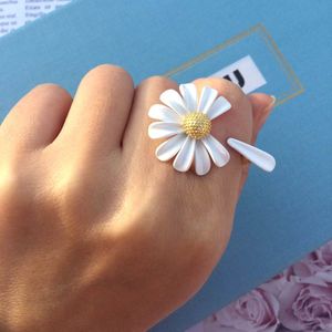 Etrendy New Daisy Flower Ringar för kvinnor Boho Mode Smycken Enkel Vit Justerbar Ring Öppna Design