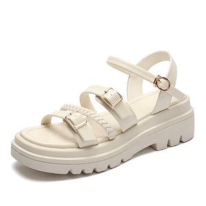 Marka Sandals Kobiety 2021 Nowy Lato Oddychający All-Match Casual Grubo-Size PU Skórzane damskie Kapcie Buty Plażowe Rozmiar 40 Y0714