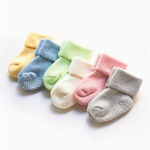 Ny höst och vinter tjock baby toddler strumpor färgglada icke glid lim golv fot sock boys tjejer kläder 20220303 h1