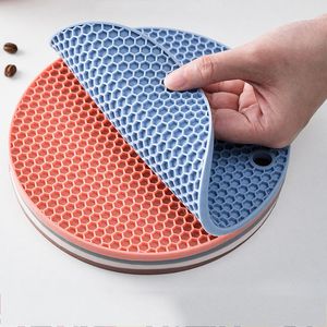 17.5cm/6.9inch Round Heat Resistant Rubber Mat Cup Coasters Multifunction Anti slip Dish Drying Pot Holder Mats Tableware Placemat Honeycomb Texture JY0589