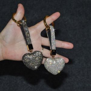 Dekorativa Objekt Figuriner Glänsande Bil Keychain Heart Shape Ladies Present Full Diamond Crystal Love Women Bag Pendant Key Ring Inredning Acce