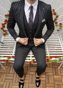 Новейшие Groomsmen Peak Peak Groom Tuxedos Black с полосой мужские костюмы свадьба / выпускной / ужин Лучший мужчина Blazer (куртка + брюки + галстук + жилет) W973