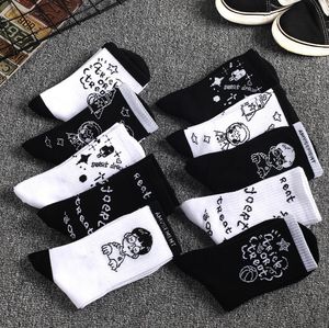 New Fashion Street Culture Calzini da uomo e da donna Cotone Bianco Nero Graffiti Harajuku HipHop Skateboard Sport Divertenti calzini felici