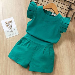 夏の子供の女の子の服セットフライスリーブトップ+ショートパンツ2個/セットグリーンピンクソリッドカラー衣装M4007