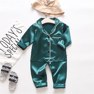 Kids pijamas conjunto 2 pcs crianças meninos roupas meninas gelo seda de seda desenhos animados impressão tops pants conjunto pijama 2021 novo desgaste home x0802