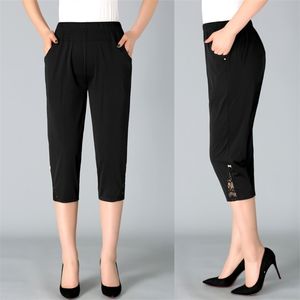 Pantaloni da donna estivi Donna Taglie forti 4XL Donna Pantaloni larghi casual elastici in vita Matita al polpaccio Nero Bianco 211115