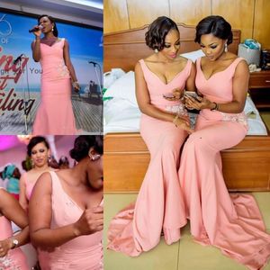 2021 Blush Różowy Syrenka Druhna Dresses V Neck Aplikacje Satyna pokojówka Sukienka Honor Sweep Sweet Custom Made Wedding Gośne Gośne