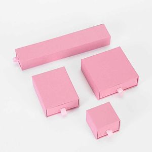 12 stycken / mycket högkvalitativa rosa smyckeskrin kraftpapper gynnar bulkgåva displayboxar väska med halsband armbandslåda 211014