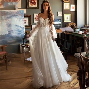 Long Sleeves A Line Lace Wedding Dresses Appliqued Sweep Train Tulle Plus Size Bridal Gowns for Bride