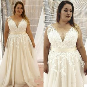 Plus rozmiar Suknia ślubna Linia Sheer V Neck Lace Aplikacje Suknie ślubne Eleganckie panny młodej Vestido de Novia