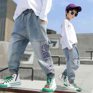 Vestiti coreani per bambini Jeans per ragazzi per bambini Lettera BREAK OUT Pantaloni con stampa Primavera Autunno Pantaloni jogger in denim allentati per adolescenti Abbigliamento per bambini 210622