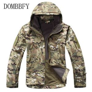 Giacche tattiche Uomo Camouflage Pelle di squalo Soft Shell Impermeabile Giacca militare con cappuccio Camo Impermeabile in pile Cappotti da caccia Taglia 3XL Y1109