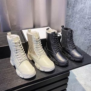 2022 Designer Women Boots Oryginalne skórzane futro kostka Buty Wełny Sznurowadła Biały Czarny Suede Snow Booles Zimowy Medal Zimowy Medal Grube Niepoślizgowe Dnia Obuwie