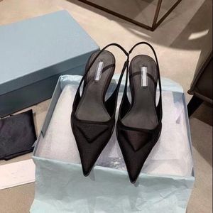 サンダルオリジナルモデルP-DA Luxury Designer Brand Pointed Sandals 2021最新のファッション女性本革の浅い口ハイヒールサンダルドレスJ0525
