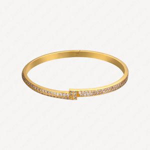 Klassische Charm-Armbänder für Frauen, 18 Karat vergoldet, Buchstaben-Armband, Diamant-Armreif, Love Ice Up-Armreifen, modische, einfache Accessoires mit Schmuckbeuteln im Großhandel