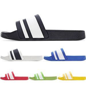 Adilette ゴムブラックホワイトメンズスリッパ夏ストライプソフトブルーレッド目を引く色の女性のサンダルの靴耐久性のある防水ノンスリップメンズフリップフロップ