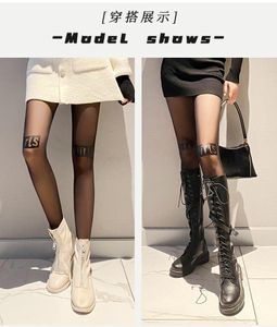 Ny Designer Girls Letter Silk Strumpor Textil Mode Hot Tights Sexig Lace Lady Socks Hollow Mesh Tunna Kvinnor Personlig Svart Super Cool Joker Style Andas