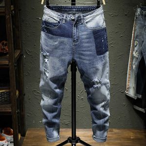 Klassische Herren-Jeans aus Skinny-Stretch-Denim in verwaschenem Hellblau mit aufgesetzten Risslöchern, schmale Jogger-Jeans für Herren 210622