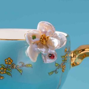 Vanssey Fashion Schmuck Blume Camellia Ladybug natürlicher Barock Perlen handgefertigtes Brosche Pins Party Accessoires für Frauen 2021