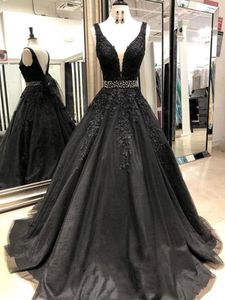 Vintage schwarze Gothic-bunte Brautkleider mit V-Ausschnitt, Perlen-Taille, Spitze, Tüll, nicht weiße Brautkleider für Damen