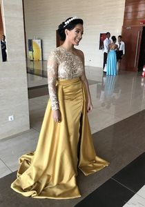 Arabski Złoty JEDNE RAMOŚĆ Syrenka Prom Dresses Z Odpinaną Spódnicą Train Sexy Side Split Koronki Formalne Suknie Wieczorowe Długa Specjalna okazja Dress