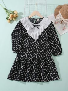 Meninas Ditsy Floral Ruffle Entret Curva Detalhe Bispo Manga Smeock Vestido