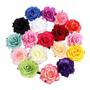 直径11 cmの花の頭20色のポリエステルの布のバラの花の頭の誕生日バレンタインの結婚式のパーティーの壁の背景装飾