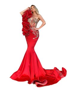 2022 Luksusowy Afryki Bling Red Mermaid Suknie Wieczorowe Nosić jedno ramię Iluzja Silver Beaded Crystal Sweep Pociąg Ruffles Formal Party Dress Prom Suknie