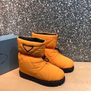 Luxury Women's Snow Boots Triangle Logo Dekoration Silk Bomull Inner Non Slip Outsole Slitstarkt