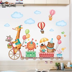 Cartoon Animal Circus per la camera dei bambini Kindergarten Classroom Decorazione Poster Decalcomanie per la casa Adesivi murali corridoio 210310
