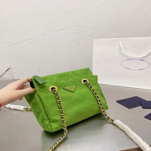 Desinger unisex omuz çantaları şık dişi çantalar basit eşkenar sütü el çantası naylon malzeme yüksek kaliteli fermuar cep yeşili