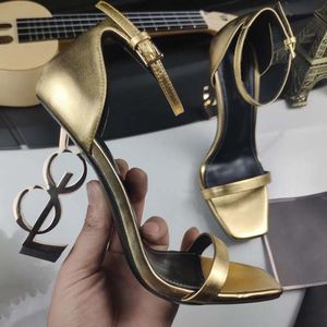 2022 New Fashion Ladies High Heels Dress Shoes Whishisite and Mostract Letters Letters High High Boots Boots Leather Material 35-42