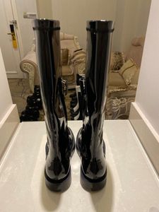 2021 Tasarımcılar Kar Botları Kadın Moda Yumuşak Deri Düz Kız Rahat Kış Kahverengi Ayakkabı Kürk Yarım Boot Siyah Boyutu ile