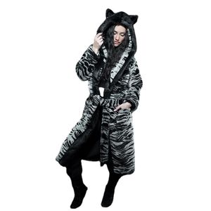 暖かい子羊ウールコート女性の黒い虎のフード付き漫画ぬいぐるみイヤー模様211207