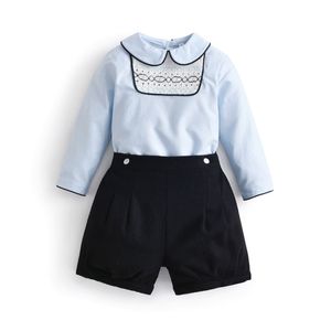 2pcs 어린이 부티크 소년 smocked 옷 세트 아기 스페인어 스타일 의류 양복 유아 손을 만든 smocking 블라우스 검은 반바지 220216