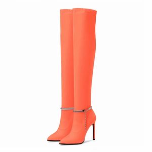 Botas de joelho de salto alto Botas pontiagudas de toe prata cadeia decoração rosa vermelha roxo fino saltos sapatos sexy femme longa bota